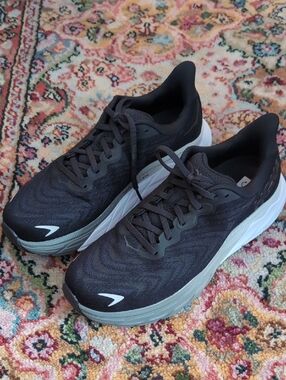 Hoka Arahi 6 Wide Sneakers